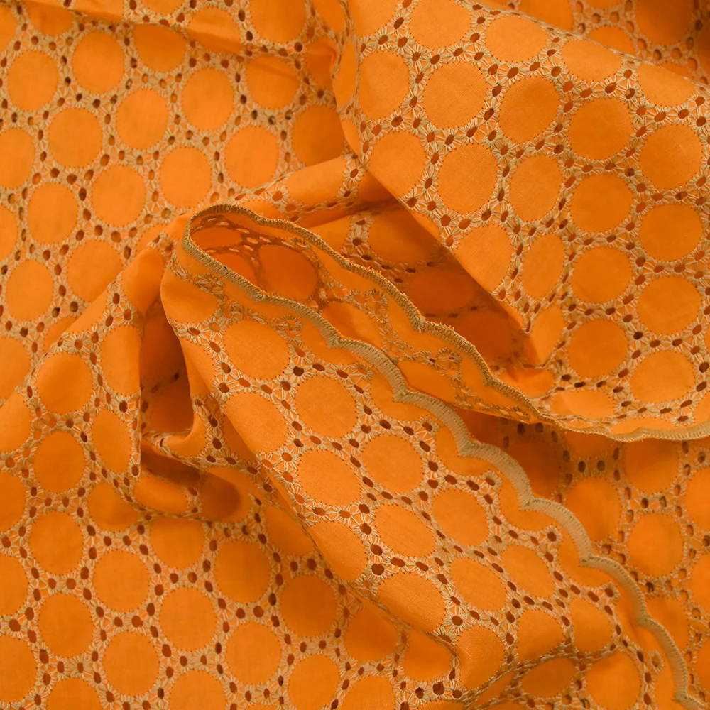 Broderie anglaise festonnée beige Aurélia fond orange - Image 6