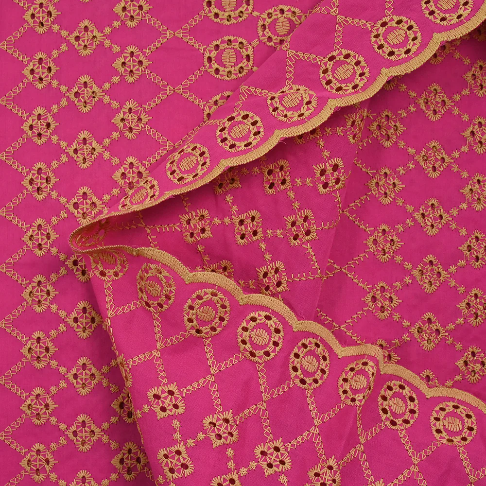 Broderie anglaise festonnée beige Clémence fond fuchsia - Image 6