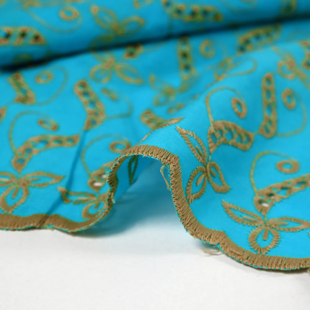 Broderie anglaise festonnée beige Éléonore fond bleu azur - Image 7