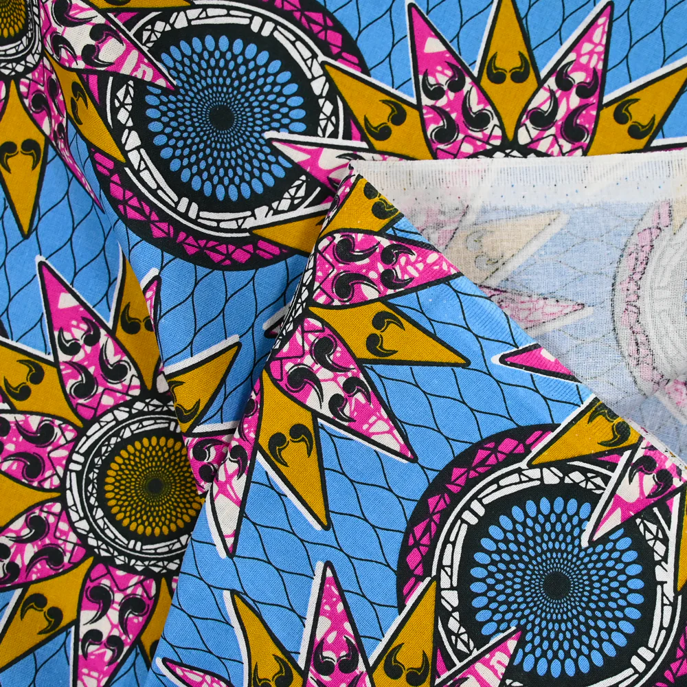 Coton imprimé ethnique Eindhoven rose et ocre fond bleu - Image 4