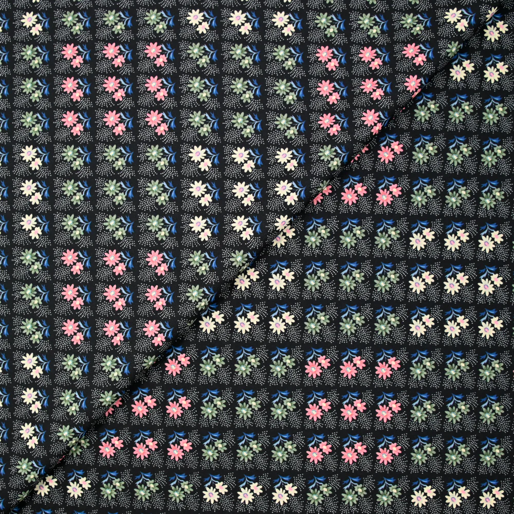 Crêpe georgette imprimé carré de fleurs fond noir - Image 6