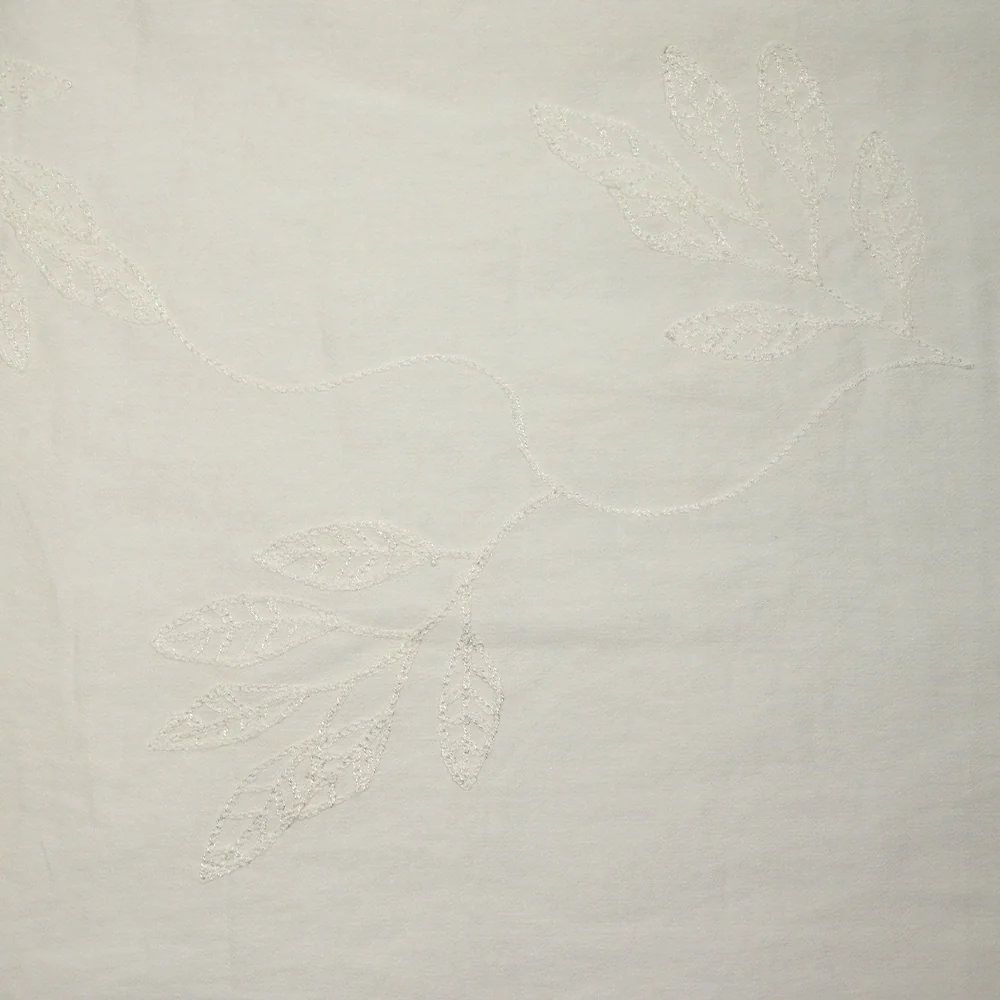 Crêpe viscose Lily brodé feuillage blanc cassé - Image 4