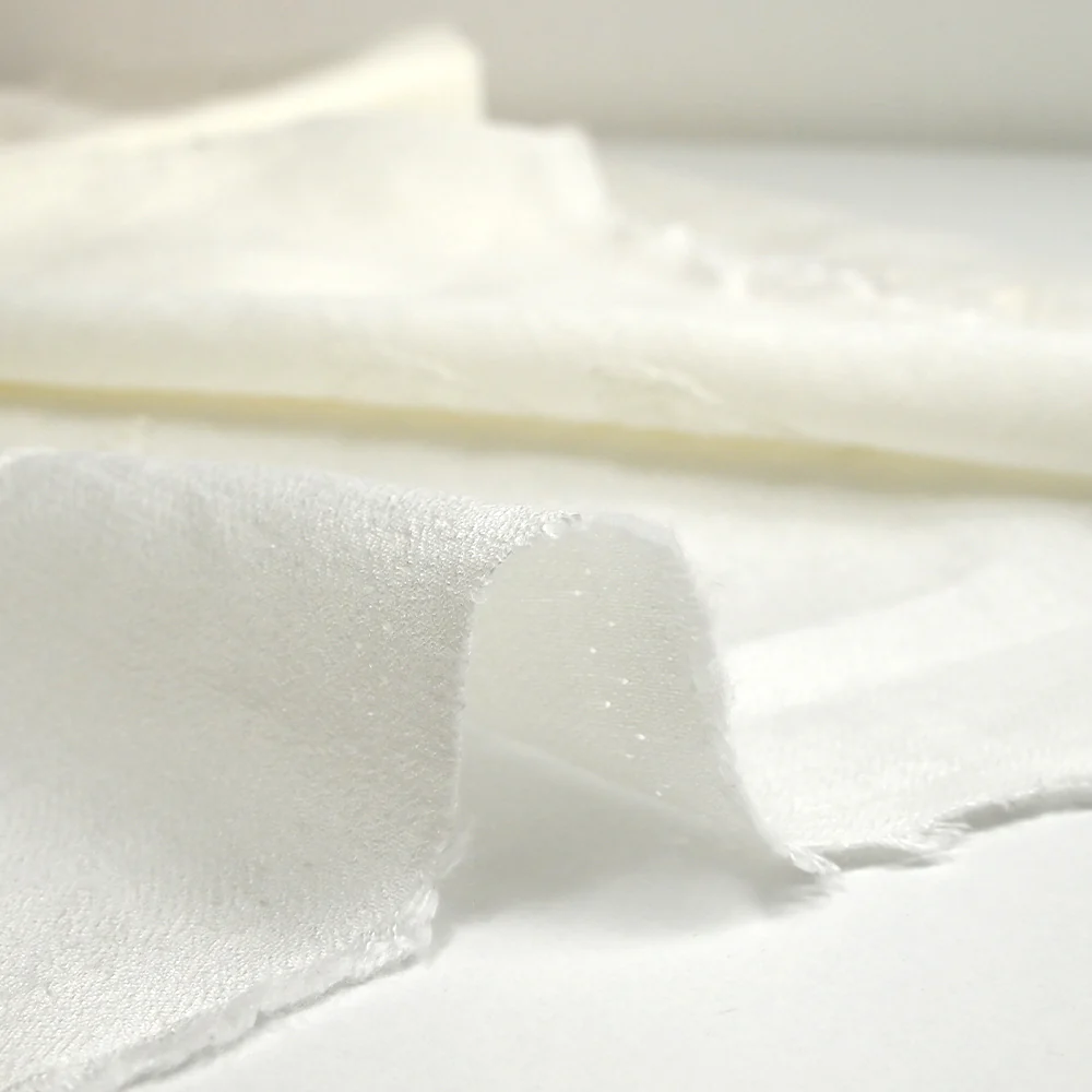 Crêpe viscose Lily brodé feuillage blanc cassé - Image 7