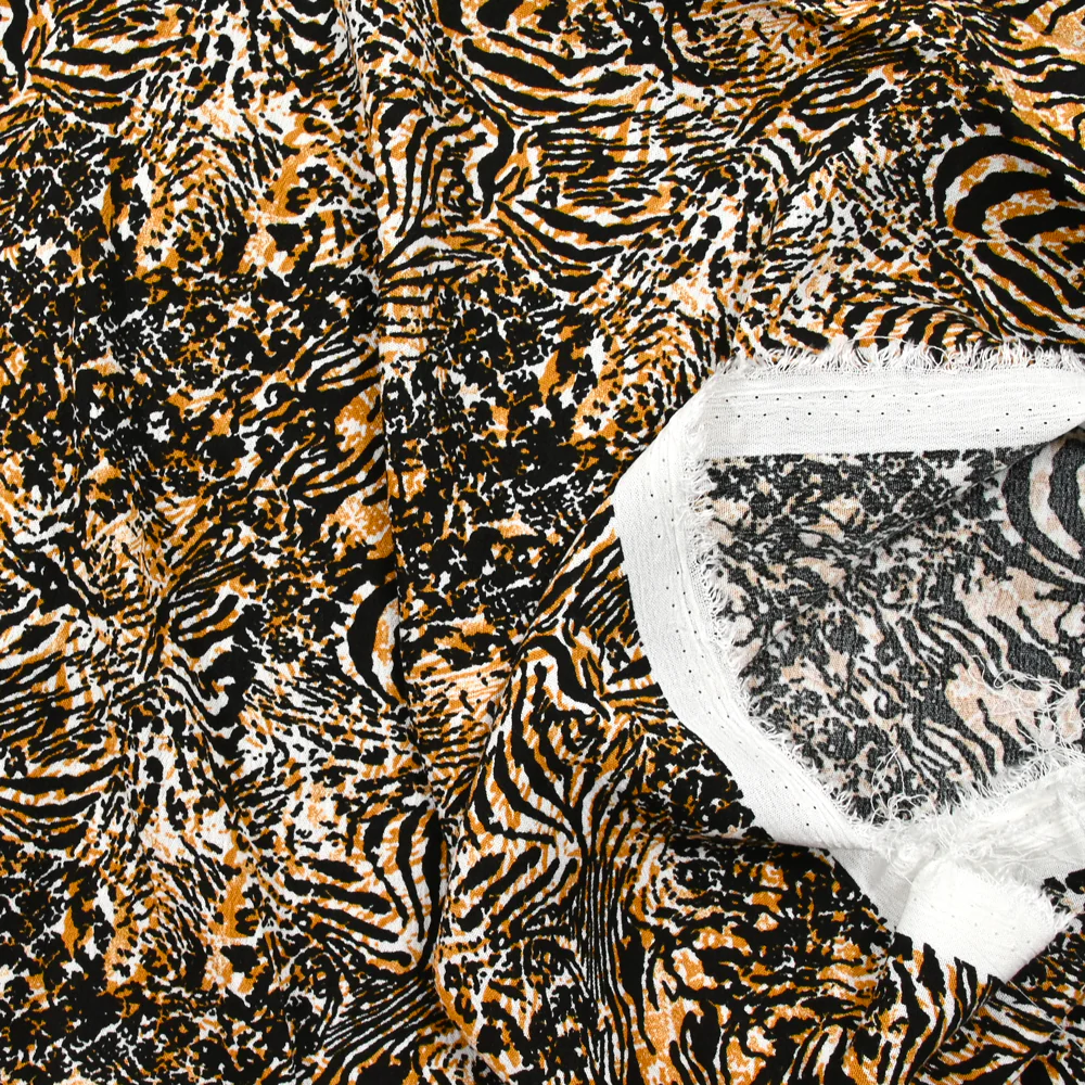 Crépon viscose lurex imprimé sauvage noir et camel - Image 3