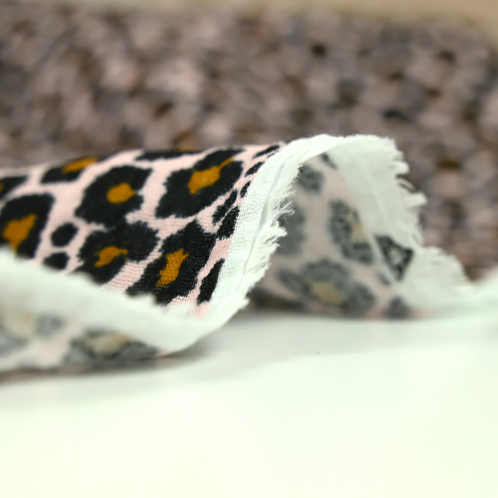 Double gaze imprimée léopard fond rose - Image 4