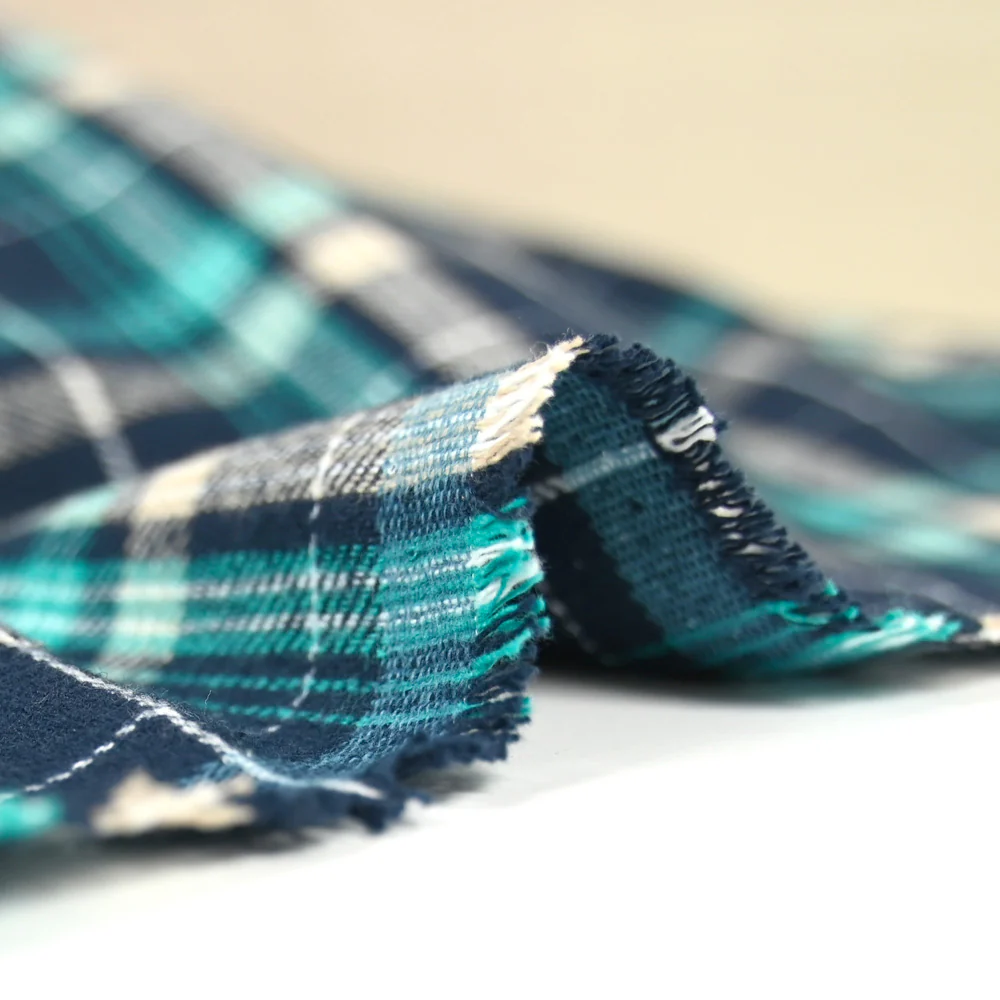 Flanelle de coton à carreaux Sam turquoise et bleu marine - Image 6