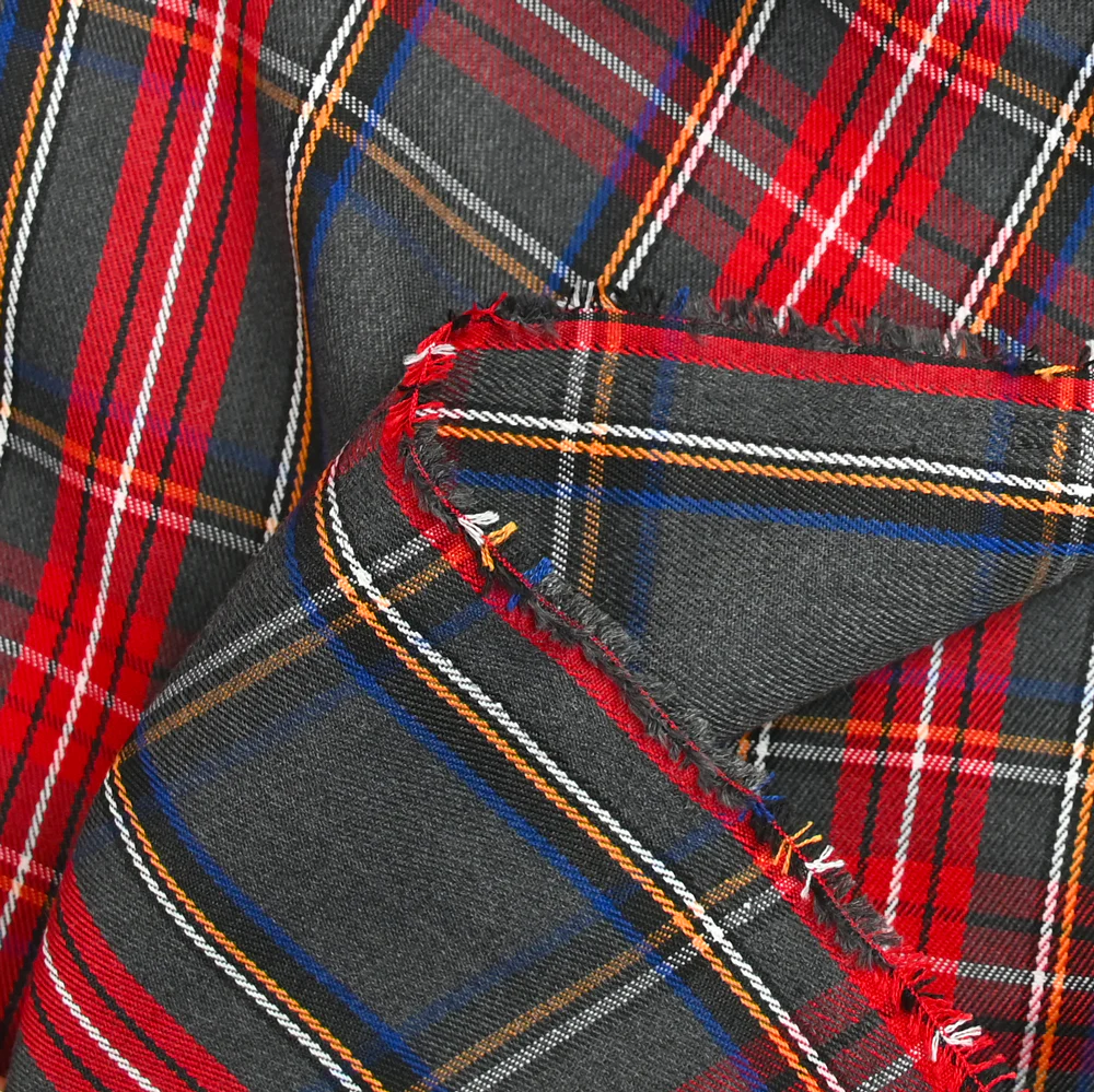 Gabardine polyviscose tissé teint à carreaux fond gris - Image 4