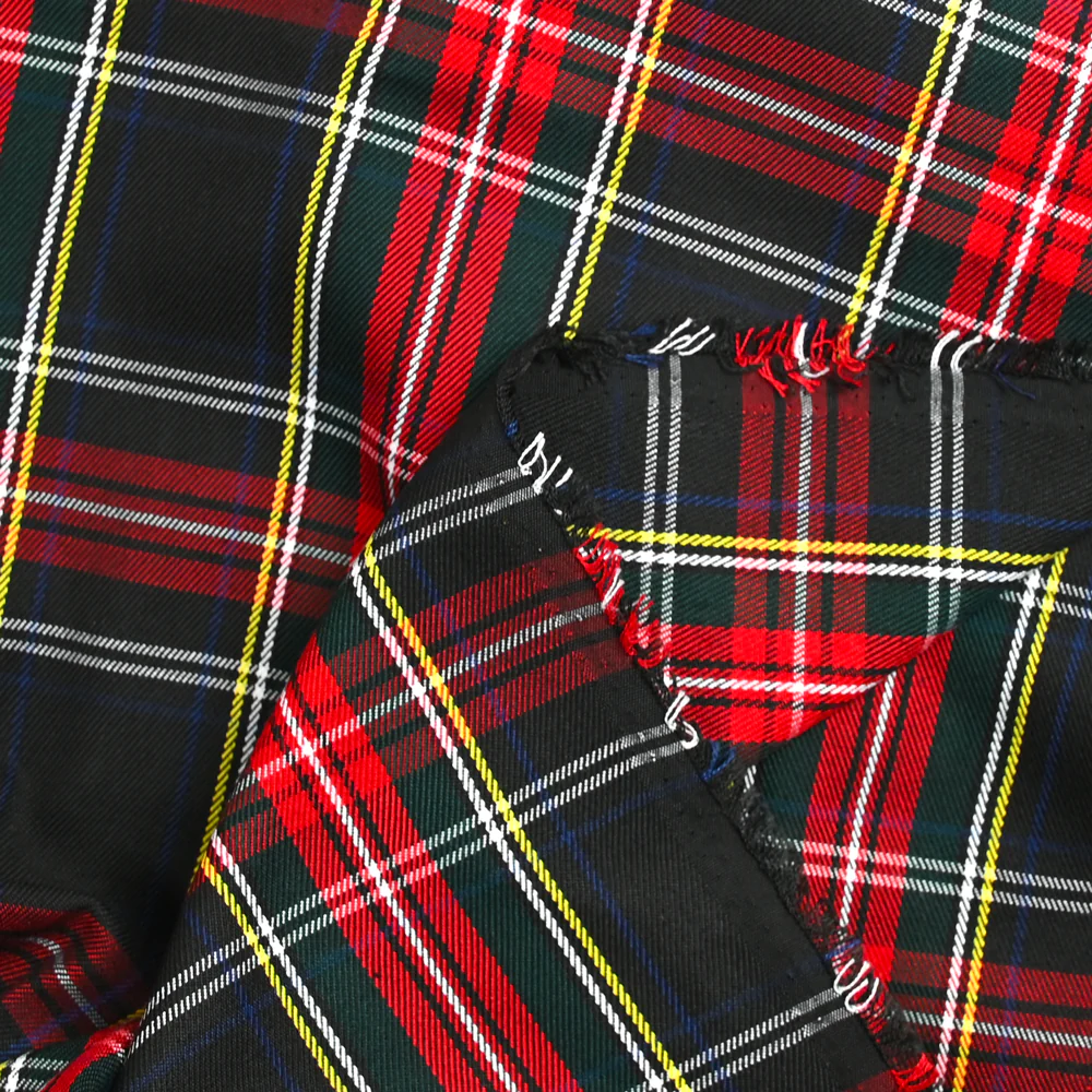 Gabardine polyviscose tissé teint à carreaux fond noir - Image 4