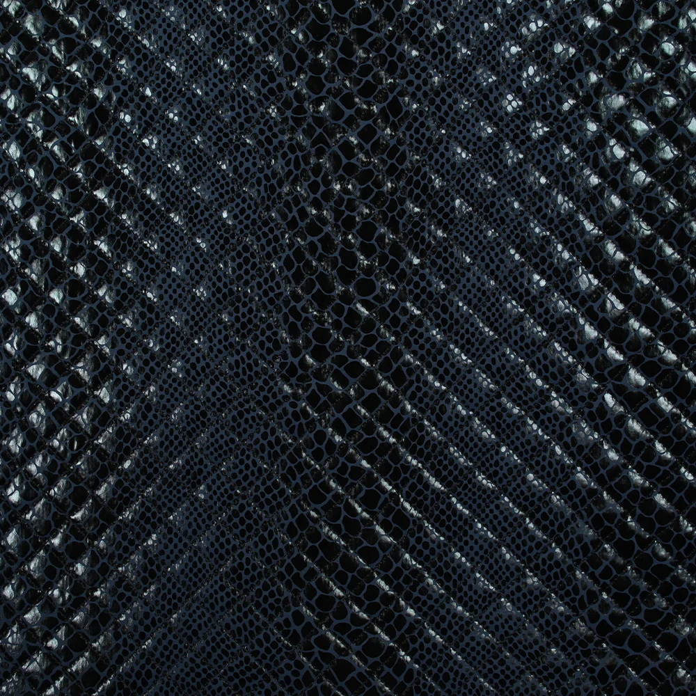 Matelassé imprimé reptile fond bleu marine - Image 4