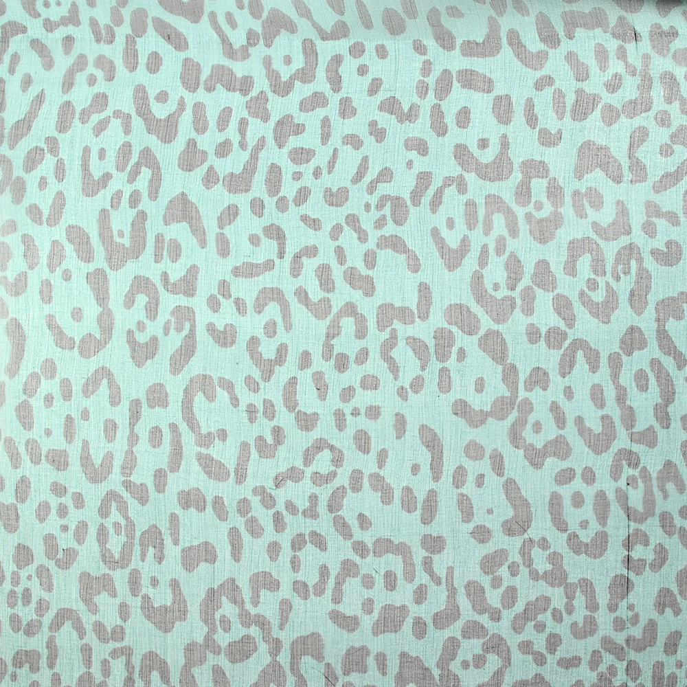 Mousseline crinkle 100% soie imprimée graou fond bleu canard - Image 4