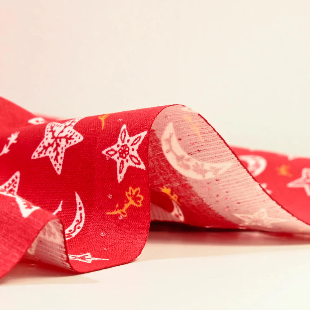 Popeline de coton imprimée étoile filante fond rouge - Image 5