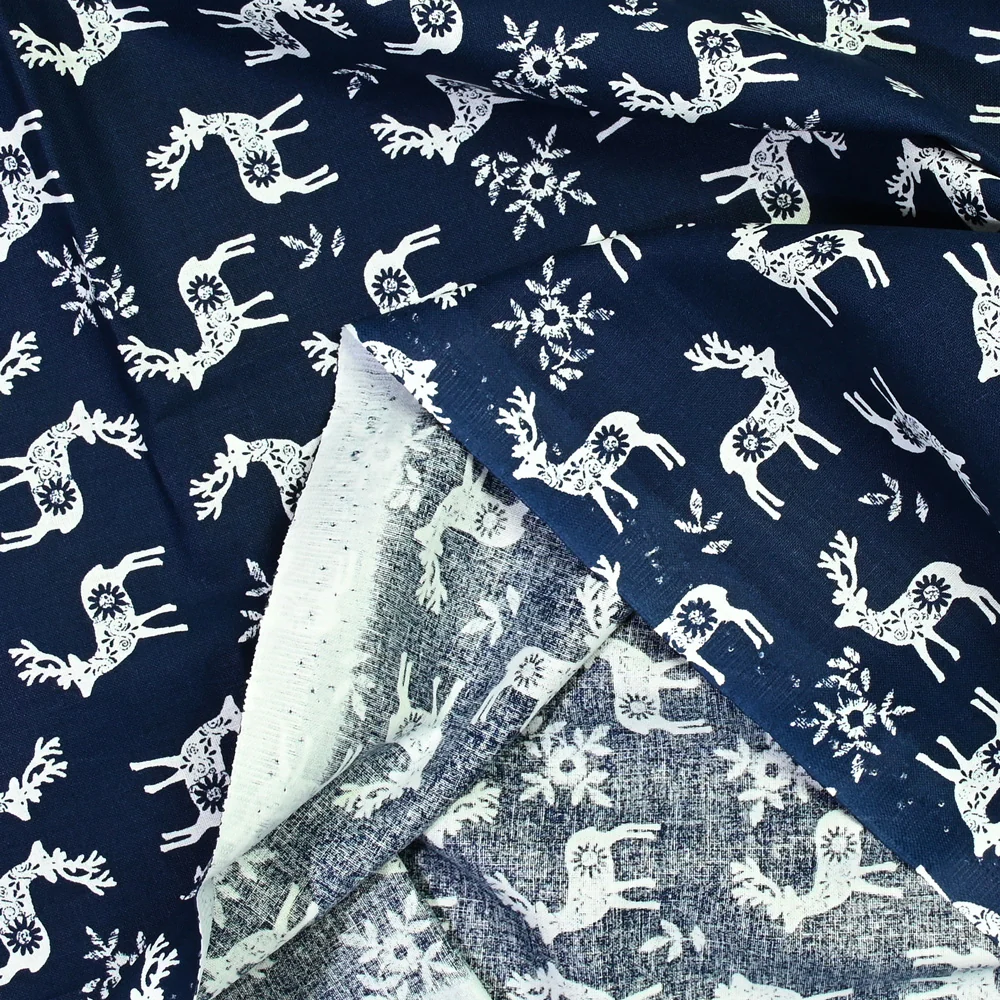 Popeline de coton imprimée Rennes du père Noël fond marine - Image 4