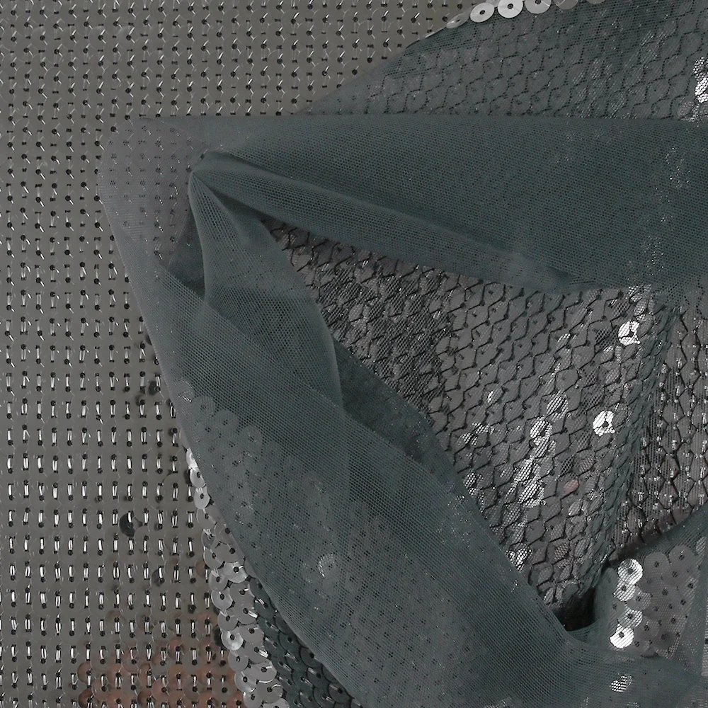 Sequins argentés sur tulle gris - Image 6
