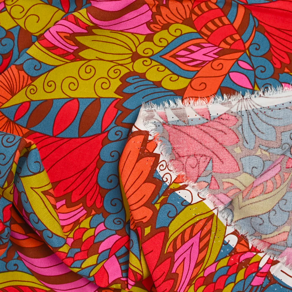 Viscose imprimée arabesque orange et vert - Image 4