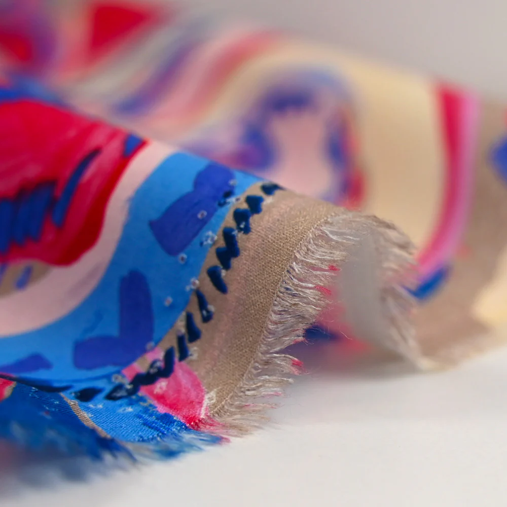 Viscose imprimée campagne bleu et fuchsia - Image 5