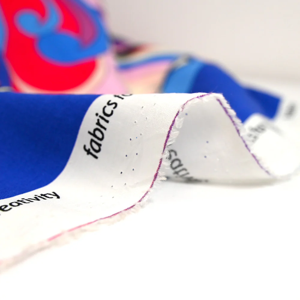 Viscose imprimée vague bleu et rouge - Image 6